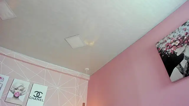 dolly zoe online show from October 2025 04:05:01 AM