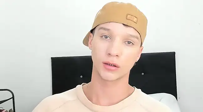 Snapshot of angelcortes chatting on December 2024 02:05:02 PM angelcortes online show from December 2024 02:05:02 PM