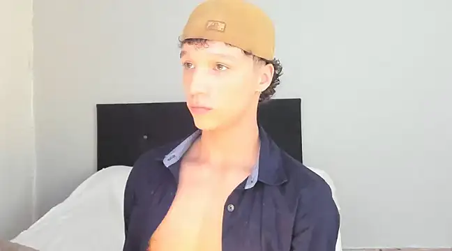 Snapshot of angelcortes chatting on March 2025 01:37:01 AM angelcortes online show from March 2025 01:37:01 AM