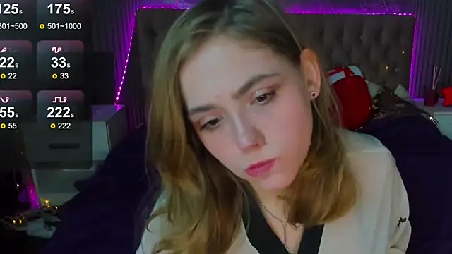 Snapshot of DellaRowe chatting on January 2025 01:19:02 PM DellaRowe online show from January 2025 01:19:02 PM