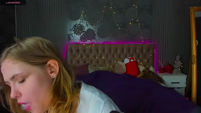 Snapshot of DellaRowe chatting on January 2025 01:24:01 PM DellaRowe online show from January 2025 01:24:01 PM