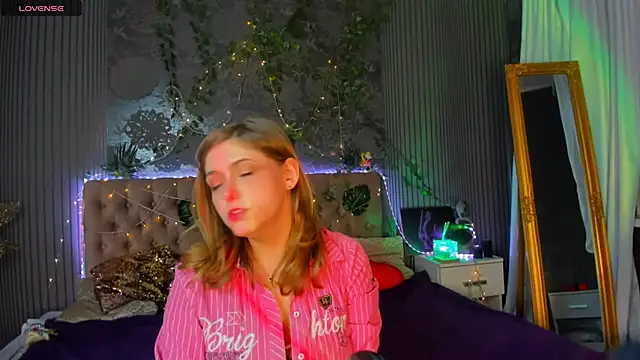 Snapshot of DellaRowe chatting on January 2025 02:03:02 PM DellaRowe online show from January 2025 02:03:02 PM