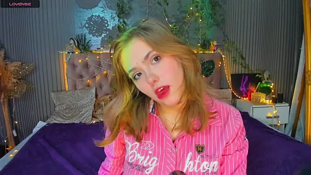 Snapshot of DellaRowe chatting on January 2025 01:24:02 PM DellaRowe online show from January 2025 01:24:02 PM