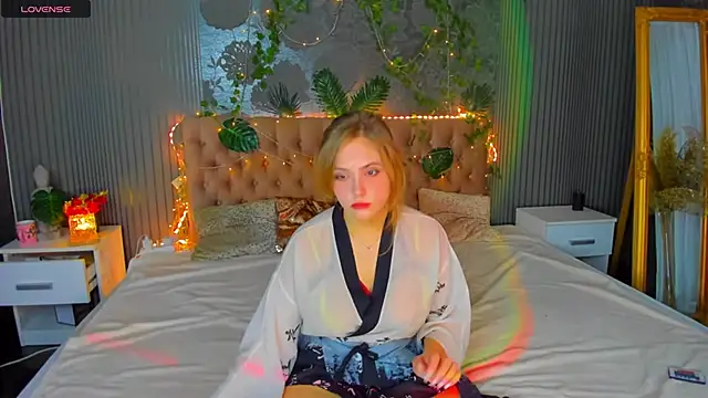 Snapshot of DellaRowe chatting on February 2025 01:33:02 PM DellaRowe online show from February 2025 01:33:02 PM