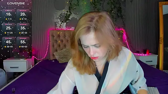 Snapshot of DellaRowe chatting on February 2025 06:23:01 AM DellaRowe online show from February 2025 06:23:01 AM