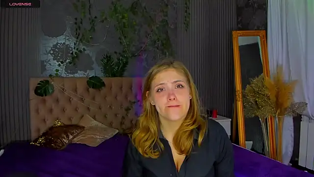 Snapshot of DellaRowe chatting on March 2025 01:01:01 PM DellaRowe online show from March 2025 01:01:01 PM