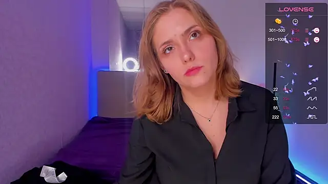 Snapshot of DellaRowe chatting on September 2025 12:18:01 PM DellaRowe online show from September 2025 12:18:01 PM