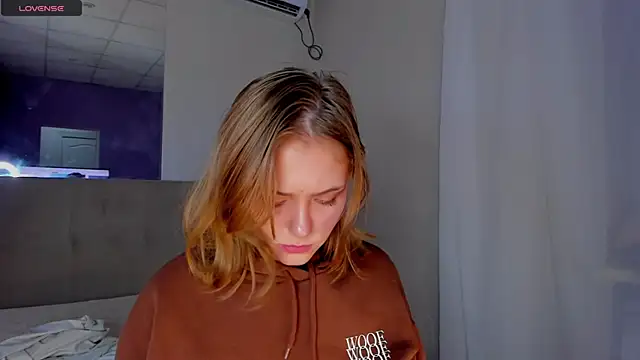 Snapshot of DellaRowe chatting on September 2025 12:31:02 PM DellaRowe online show from September 2025 12:31:02 PM