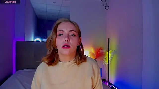 Snapshot of DellaRowe chatting on September 2025 12:31:02 PM DellaRowe online show from September 2025 12:31:02 PM