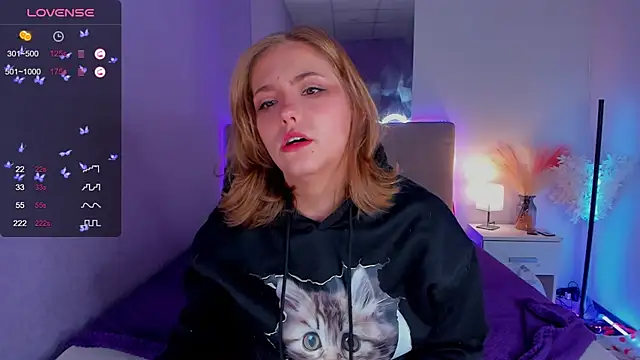 Snapshot of DellaRowe chatting on September 2025 05:34:02 AM DellaRowe online show from September 2025 05:34:02 AM