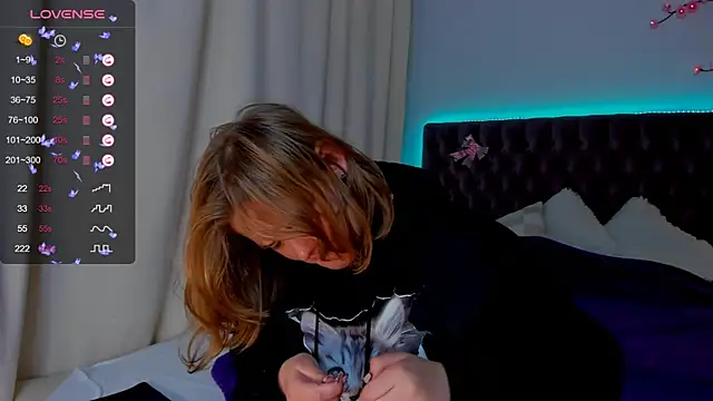 Snapshot of DellaRowe chatting on September 2025 05:45:02 AM DellaRowe online show from September 2025 05:45:02 AM