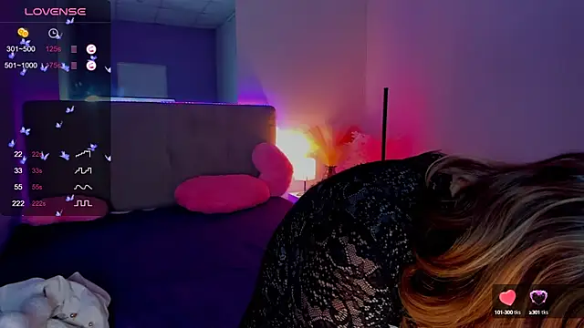 Snapshot of DellaRowe chatting on September 2025 05:51:02 PM DellaRowe online show from September 2025 05:51:02 PM