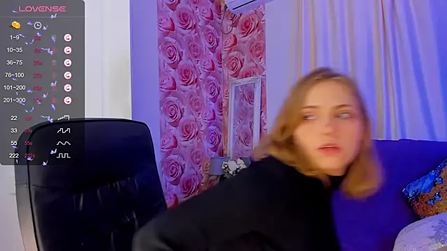 Snapshot of DellaRowe chatting on October 2025 05:06:02 AM DellaRowe online show from October 2025 05:06:02 AM