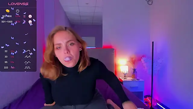 Snapshot of DellaRowe chatting on October 2025 12:24:01 PM DellaRowe online show from October 2025 12:24:01 PM