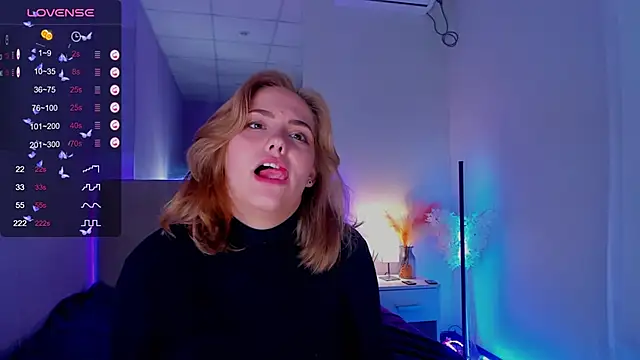 Snapshot of DellaRowe chatting on October 2025 12:24:02 PM DellaRowe online show from October 2025 12:24:02 PM