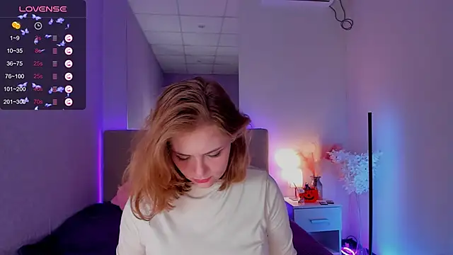 Snapshot of DellaRowe chatting on October 2025 12:38:01 PM DellaRowe online show from October 2025 12:38:01 PM