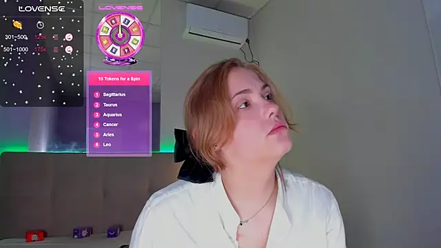 Snapshot of DellaRowe chatting on October 2025 05:41:01 AM DellaRowe online show from October 2025 05:41:01 AM