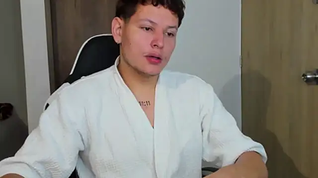 Snapshot of DanteXtreme chatting on November 2025 09:33:01 AM DanteXtreme online show from November 2025 09:33:01 AM