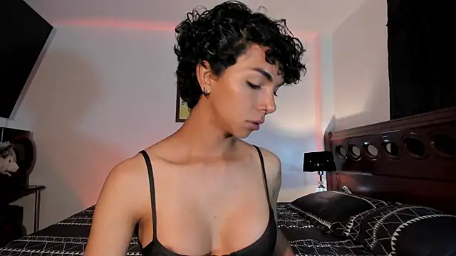 Snapshot of xhenisa_ chatting on December 2024 02:22:02 AM xhenisa online show from December 2024 02:22:02 AM