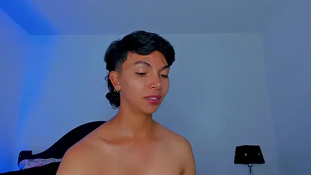 Snapshot of xhenisa_ chatting on September 2025 09:37:01 PM xhenisa online show from September 2025 09:37:01 PM