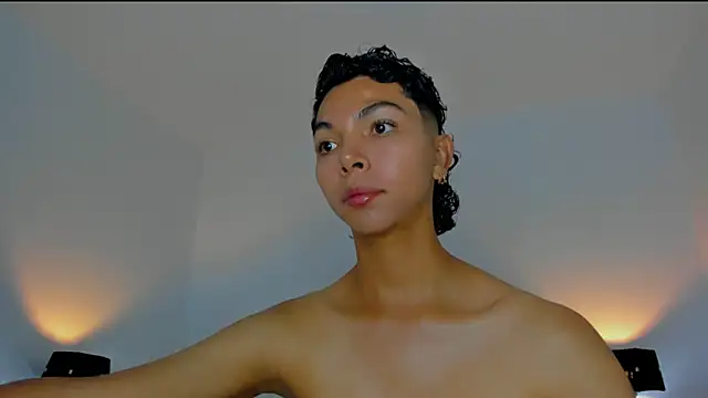 Snapshot of xhenisa_ chatting on November 2025 10:57:02 PM xhenisa online show from November 2025 10:57:02 PM