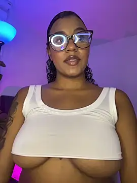 Snapshot of charlotteeruss chatting on November 2025 03:39:02 AM charlotteeruss online show from November 2025 03:39:02 AM