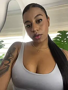 Snapshot of charlotteeruss chatting on November 2025 06:19:01 PM charlotteeruss online show from November 2025 06:19:01 PM