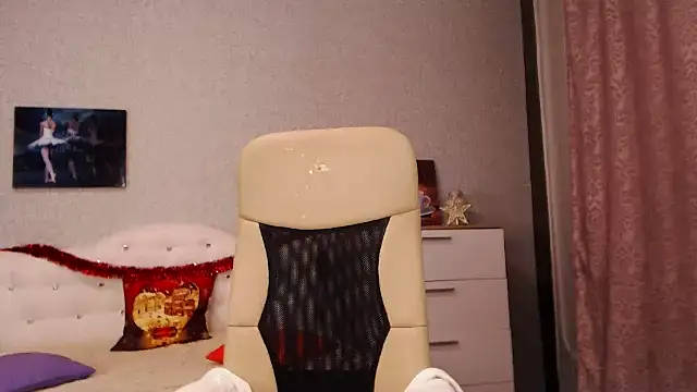 Snapshot of BettyFootFetish chatting on January 2025 02:36:02 PM BettyFootFetish online show from January 2025 02:36:02 PM