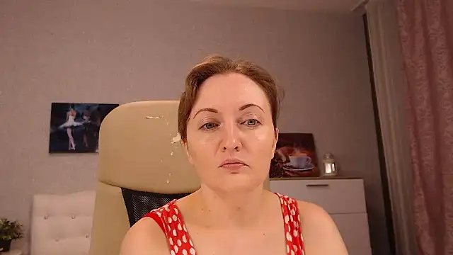 Snapshot of BettyFootFetish chatting on February 2025 01:17:02 PM BettyFootFetish online show from February 2025 01:17:02 PM