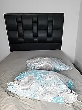 Snapshot of LarissaGaby01 chatting on January 2025 10:08:01 PM LarissaGaby01 online show from January 2025 10:08:01 PM