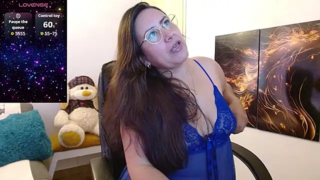 amalia brunette online show from December 2025 04:24:01 PM