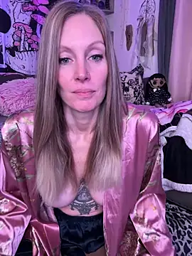 ItsDanniG online show from February 2025 05:11:02 PM