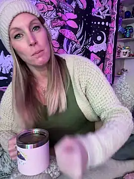 ItsDanniG online show from March 2025 04:52:02 PM