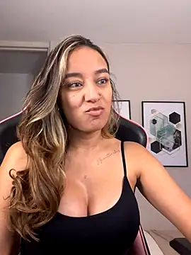 DianaHopson online show from October 2025 01:28:01 AM