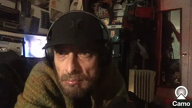 DownstairsSky online show from October 2025 02:15:01 AM