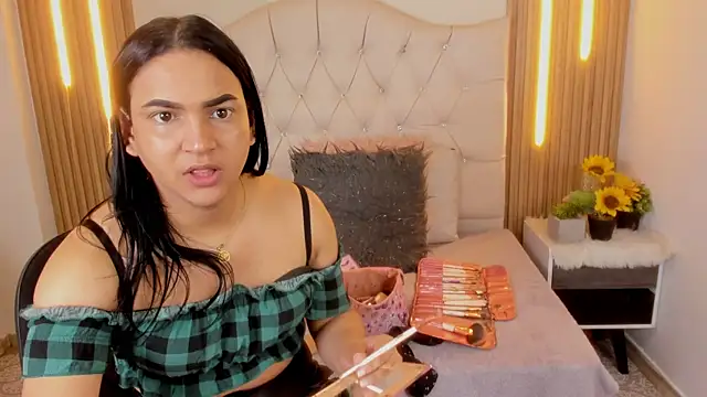 Andrys  online show from October 2025 07:09:02 PM