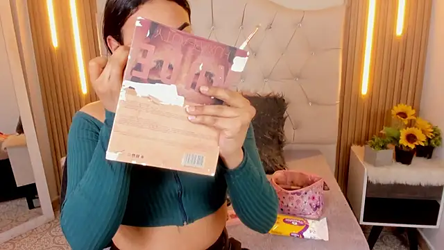 Andrys  online show from October 2025 08:05:02 PM