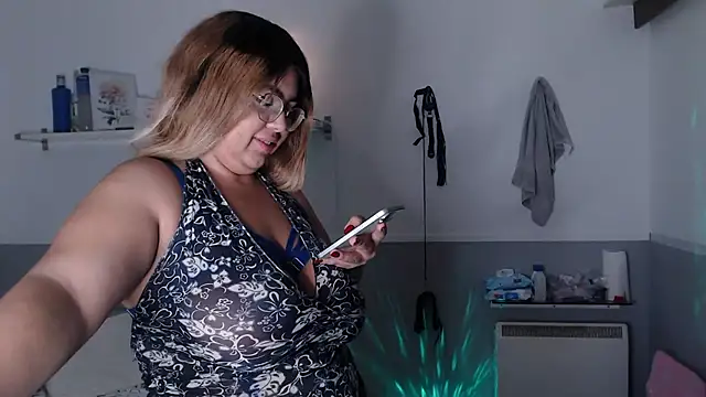 Snapshot of Latina_BigBoobs chatting on December 2025 09:42:01 PM Latina BigBoobs online show from December 2025 09:42:01 PM