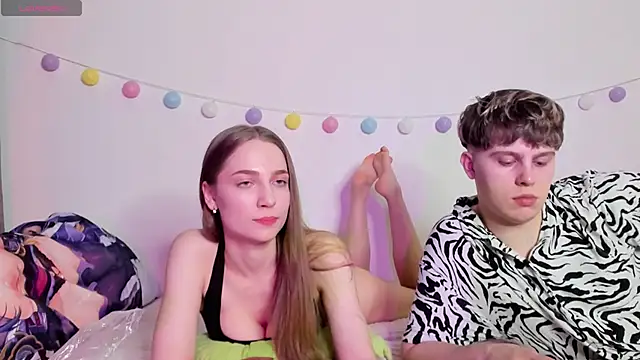 Emily and Ilumi online show from January 2025 04:00:02 AM