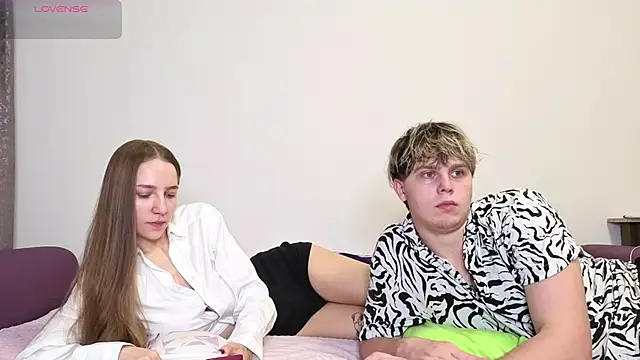 Emily and Ilumi online show from October 2025 06:40:01 PM