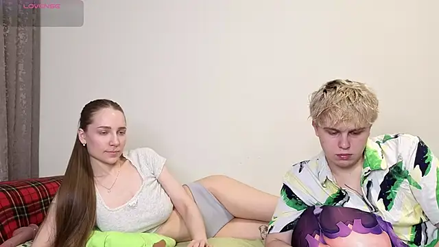 Emily and Ilumi online show from February 2026 03:17:01 AM