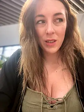 MommmyYummy online show from November 2025 11:21:01 AM