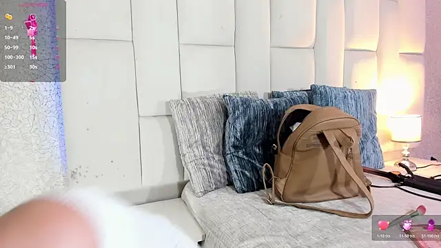 Snapshot of andrea_alvarz chatting on May 2026 04:18:02 AM andrea alvarz online show from May 2026 04:18:02 AM