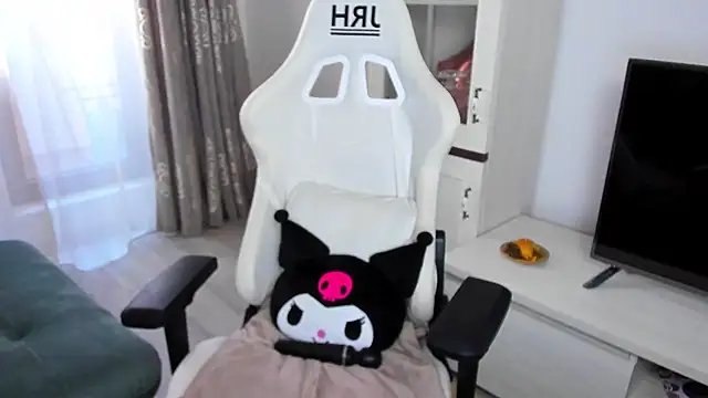 EveEvian online show from February 2025 03:38:01 PM