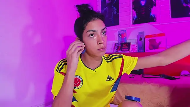 Snapshot of Alahia_Rodriguez chatting on March 2025 12:43:02 PM Alahia Rodriguez online show from March 2025 12:43:02 PM