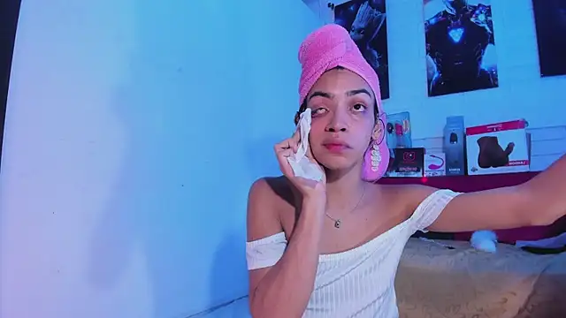 Snapshot of Alahia_Rodriguez chatting on March 2025 12:35:02 PM Alahia Rodriguez online show from March 2025 12:35:02 PM