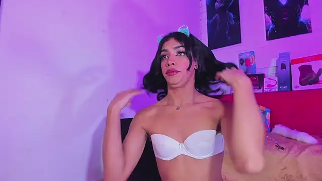 Snapshot of Alahia_Rodriguez chatting on March 2025 04:49:02 AM Alahia Rodriguez online show from March 2025 04:49:02 AM