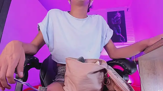 Snapshot of Alahia_Rodriguez chatting on November 2025 08:00:01 PM Alahia Rodriguez online show from November 2025 08:00:01 PM