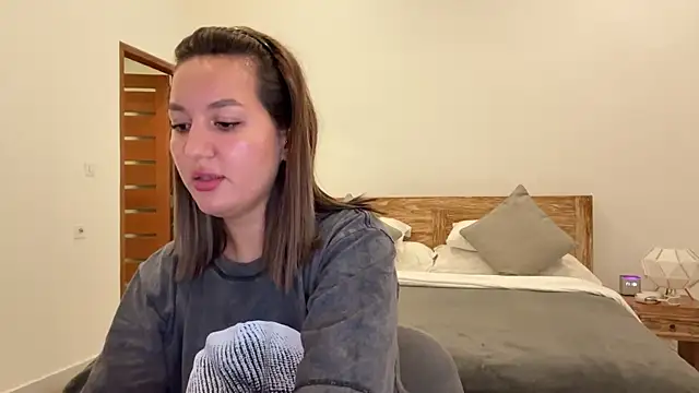 Nelly Fischer online show from September 2025 10:16:02 AM