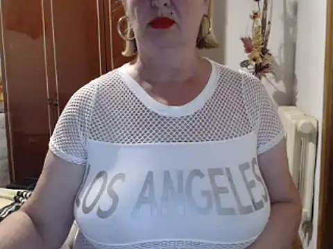 Secretfox online show from September 2025 05:07:01 PM